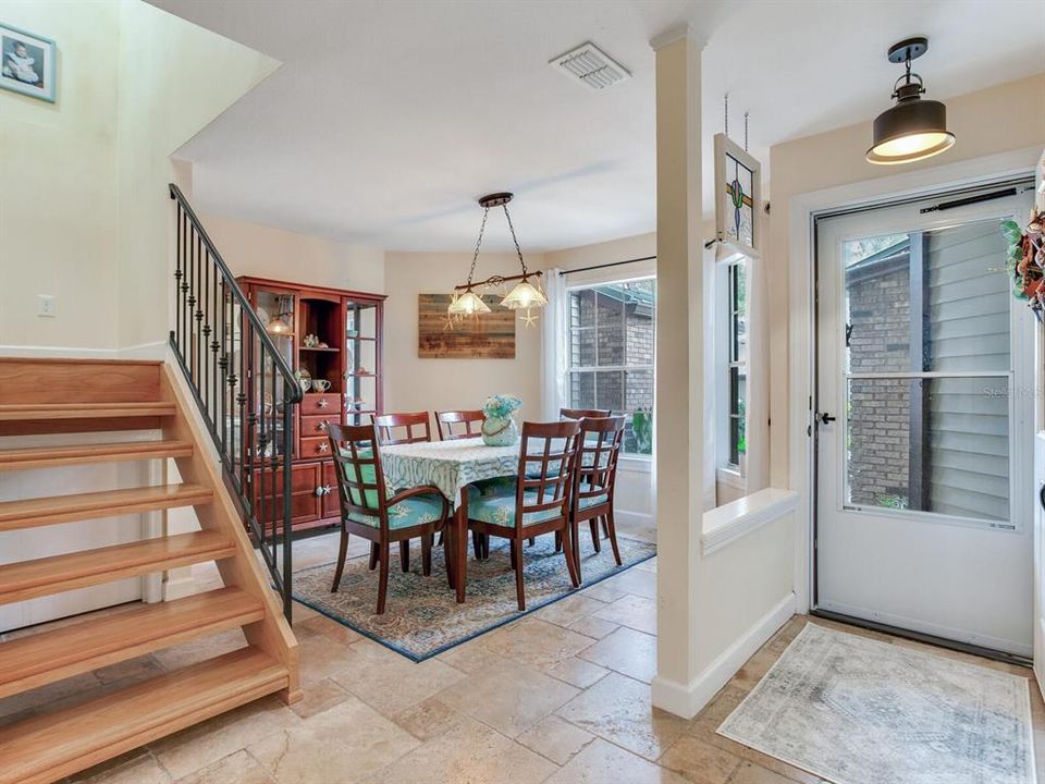 Foyer / Dining