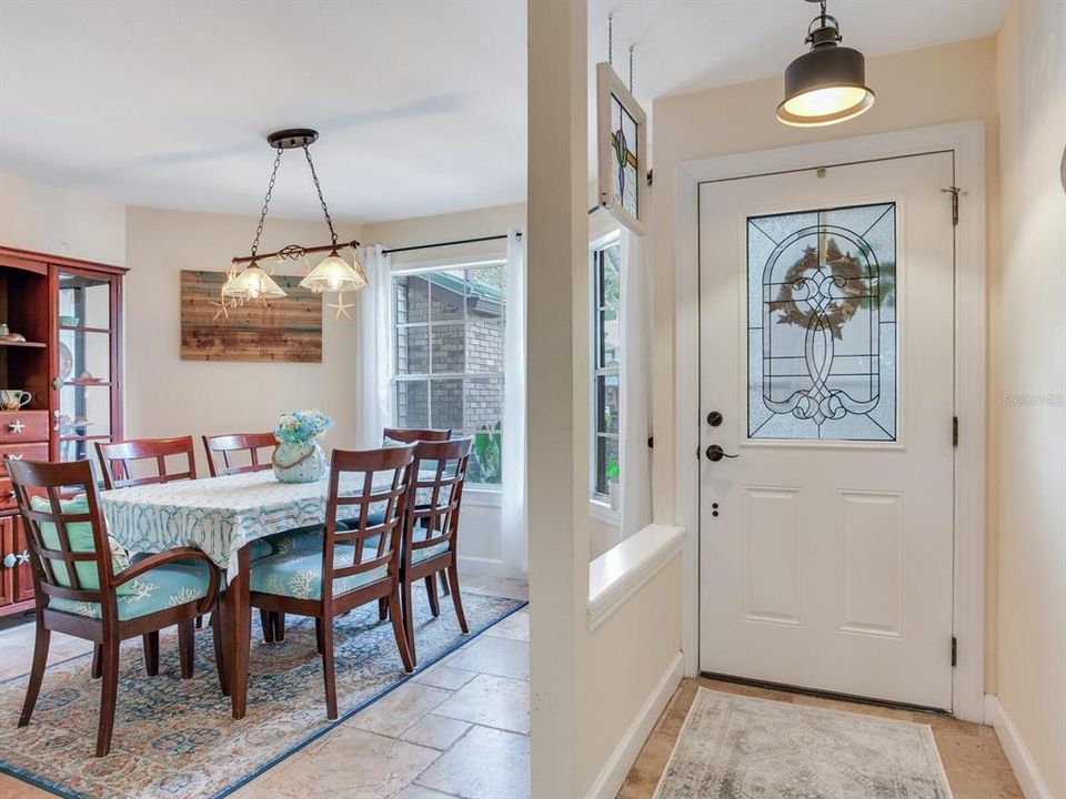 Foyer / Dining