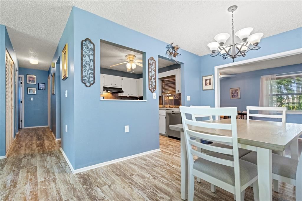 For Sale: $239,900 (2 beds, 2 baths, 1107 Square Feet)