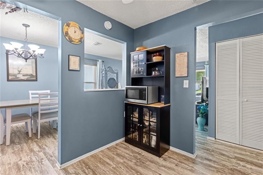 For Sale: $239,900 (2 beds, 2 baths, 1107 Square Feet)