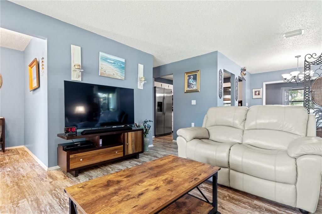 For Sale: $239,900 (2 beds, 2 baths, 1107 Square Feet)