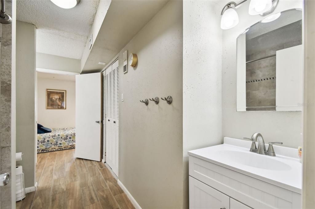 For Sale: $224,900 (2 beds, 1 baths, 1215 Square Feet)