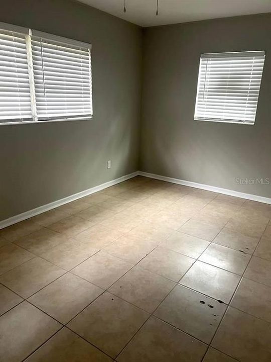 For Rent: $1,500 (2 beds, 1 baths, 864 Square Feet)