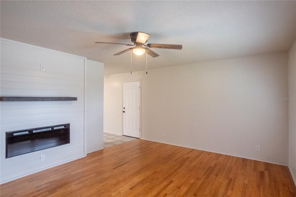 For Sale: $279,000 (3 beds, 1 baths, 1040 Square Feet)