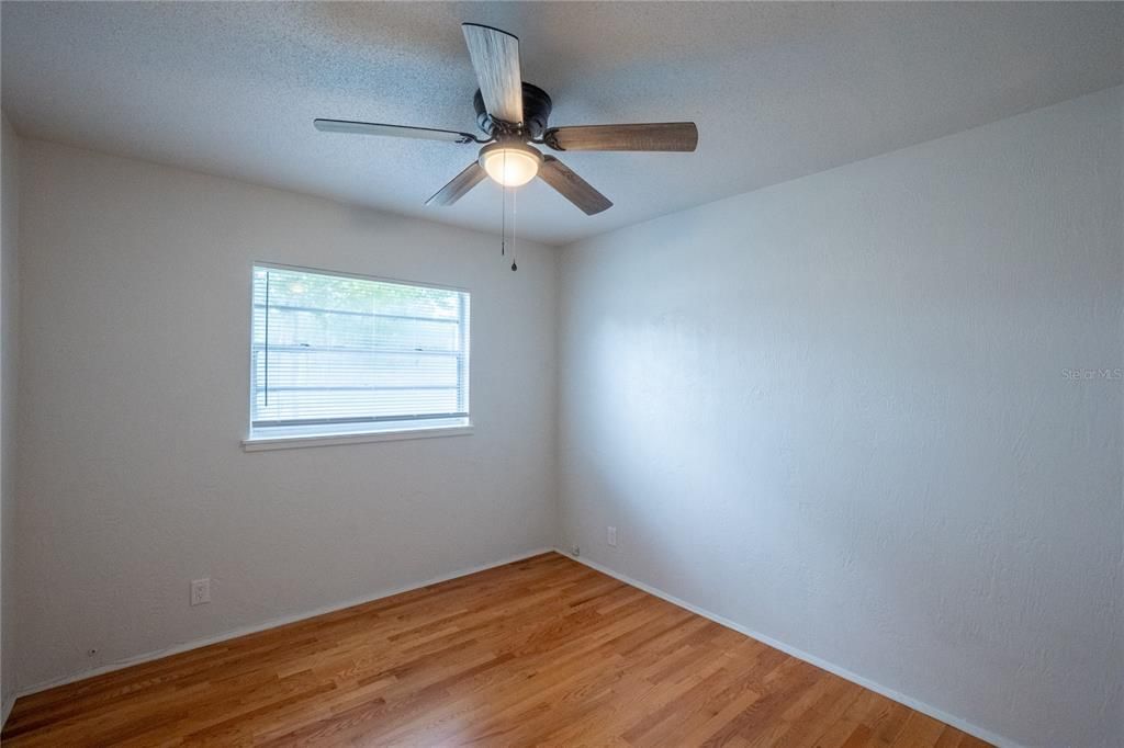 For Sale: $279,000 (3 beds, 1 baths, 1040 Square Feet)