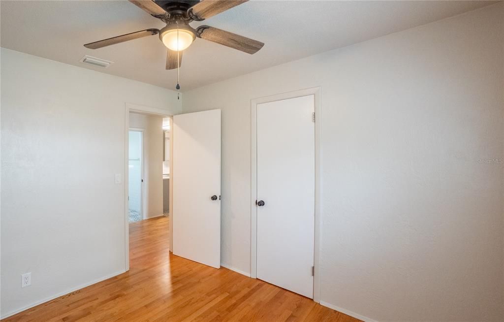 For Sale: $279,000 (3 beds, 1 baths, 1040 Square Feet)