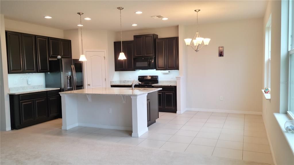 For Rent: $2,975 (4 beds, 2 baths, 2881 Square Feet)