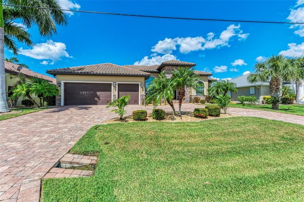 For Sale: $1,379,000 (3 beds, 2 baths, 2324 Square Feet)