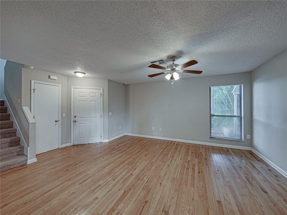 For Sale: $204,900 (3 beds, 2 baths, 1177 Square Feet)