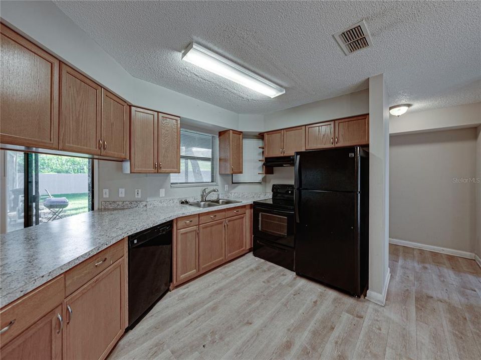 For Sale: $204,900 (3 beds, 2 baths, 1177 Square Feet)