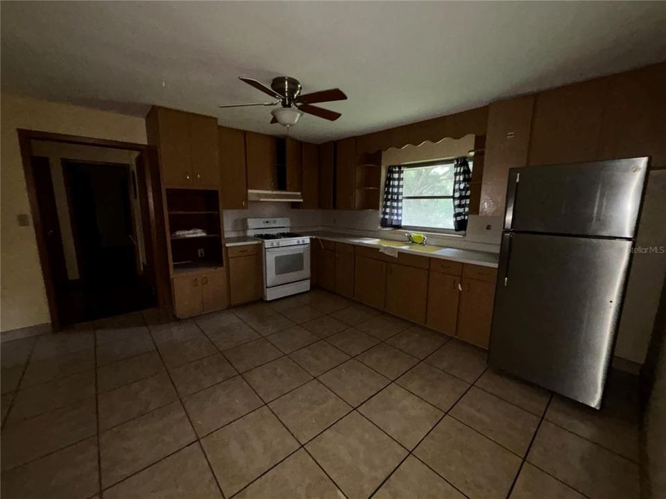 For Rent: $1,575 (3 beds, 2 baths, 1550 Square Feet)