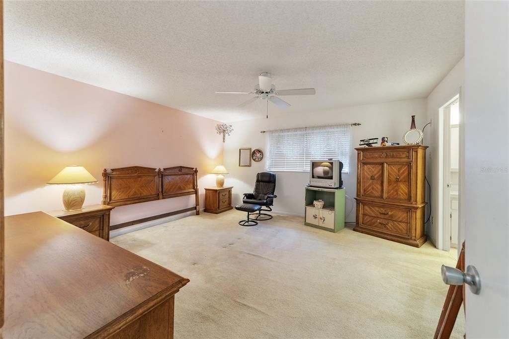 For Sale: $157,000 (2 beds, 2 baths, 1541 Square Feet)