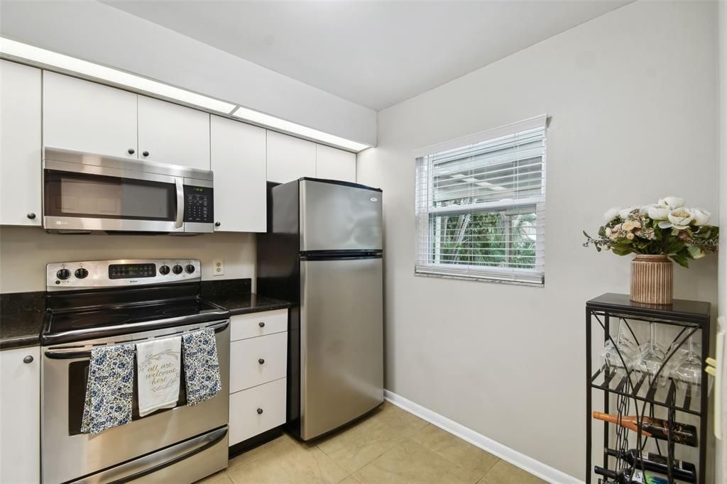 For Sale: $549,900 (2 beds, 2 baths, 1424 Square Feet)