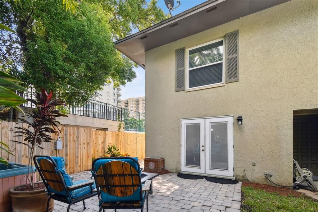 For Sale: $549,900 (2 beds, 2 baths, 1424 Square Feet)