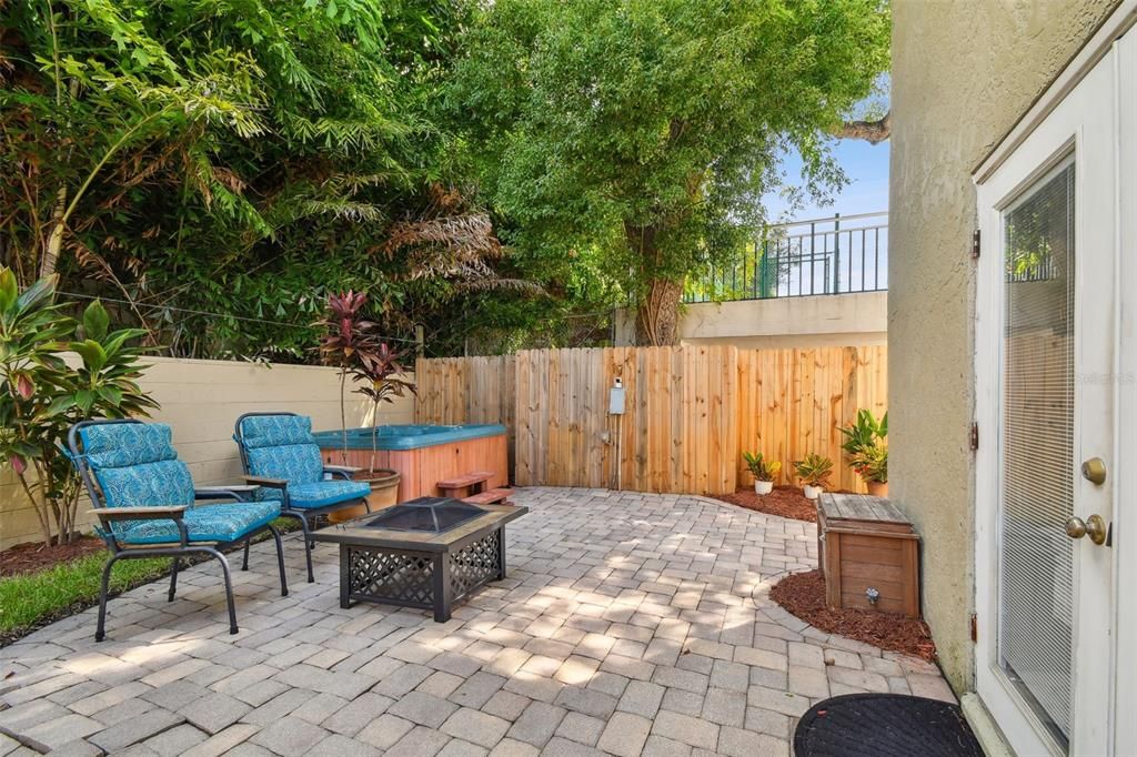 For Sale: $549,900 (2 beds, 2 baths, 1424 Square Feet)