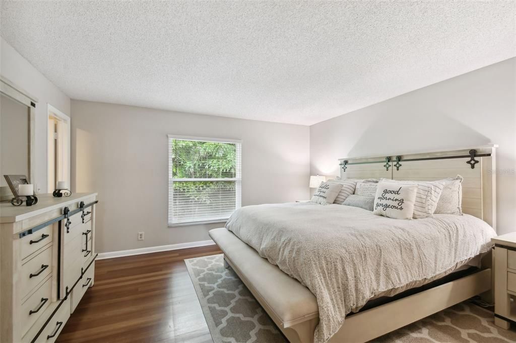 For Sale: $549,900 (2 beds, 2 baths, 1424 Square Feet)