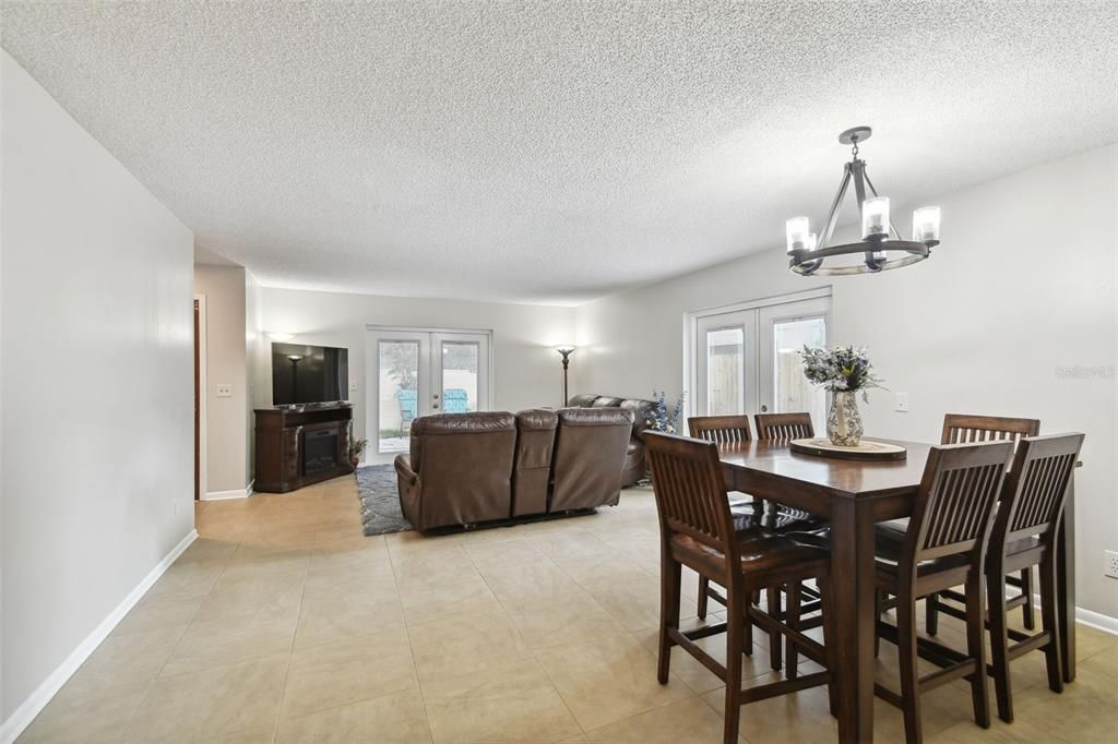 For Sale: $549,900 (2 beds, 2 baths, 1424 Square Feet)