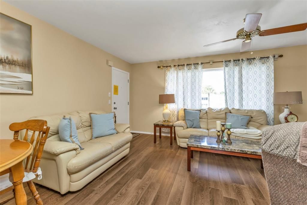 For Sale: $175,000 (2 beds, 2 baths, 1046 Square Feet)