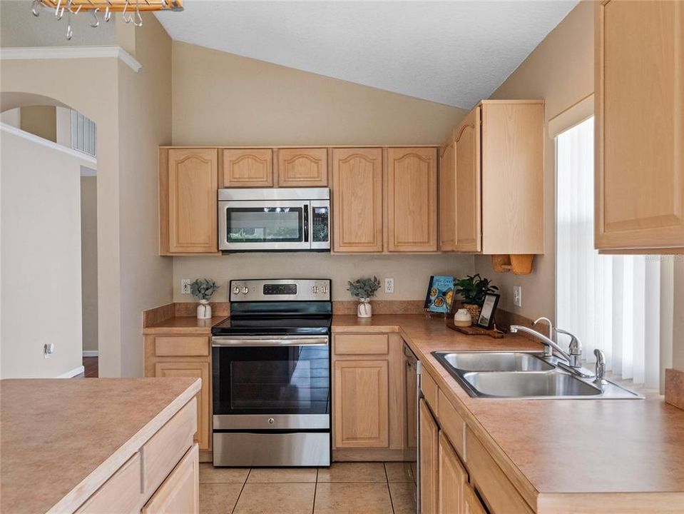 For Sale: $459,000 (3 beds, 2 baths, 2042 Square Feet)