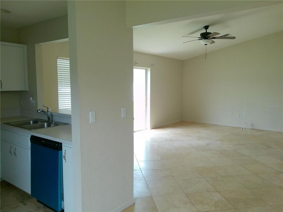 For Rent: $1,800 (3 beds, 2 baths, 1231 Square Feet)