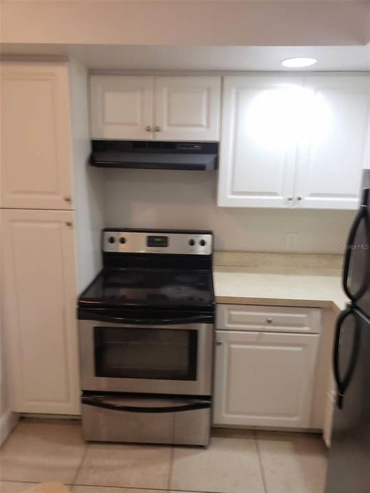 For Rent: $1,400 (1 beds, 1 baths, 735 Square Feet)