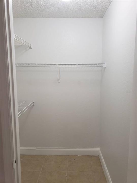 For Rent: $1,400 (1 beds, 1 baths, 735 Square Feet)