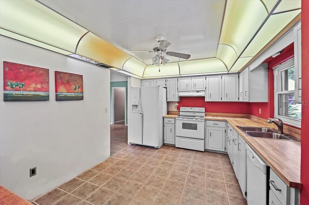 For Sale: $225,900 (2 beds, 2 baths, 1448 Square Feet)