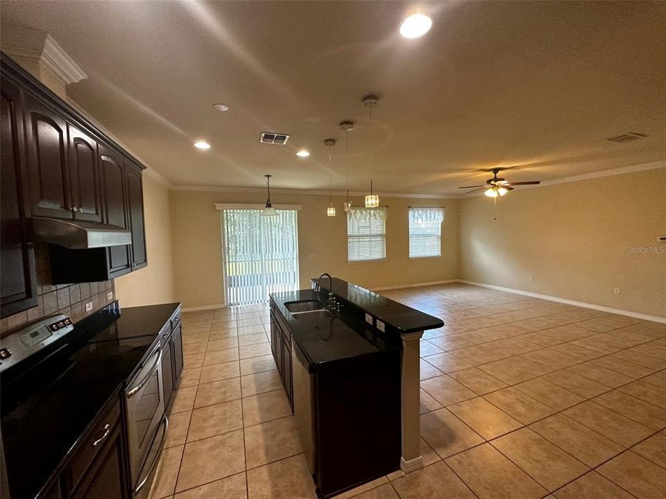 For Rent: $3,250 (4 beds, 3 baths, 2817 Square Feet)