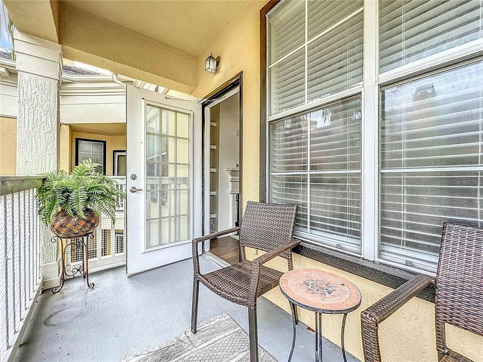 For Sale: $235,000 (1 beds, 1 baths, 774 Square Feet)