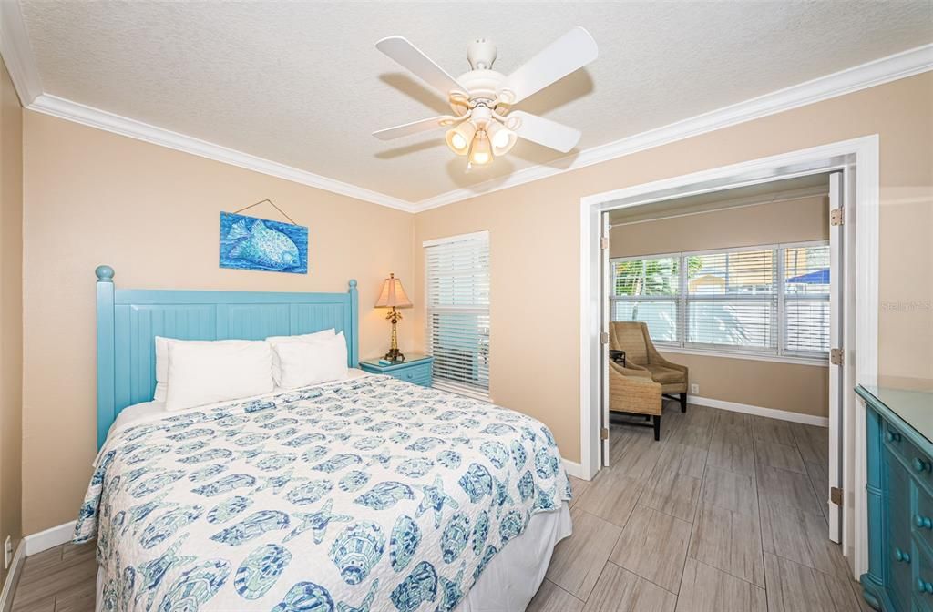 For Sale: $499,900 (2 beds, 1 baths, 950 Square Feet)