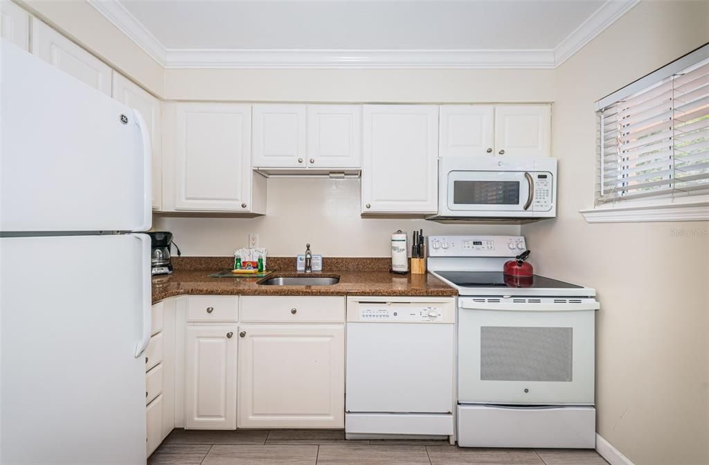 For Sale: $499,900 (2 beds, 1 baths, 950 Square Feet)