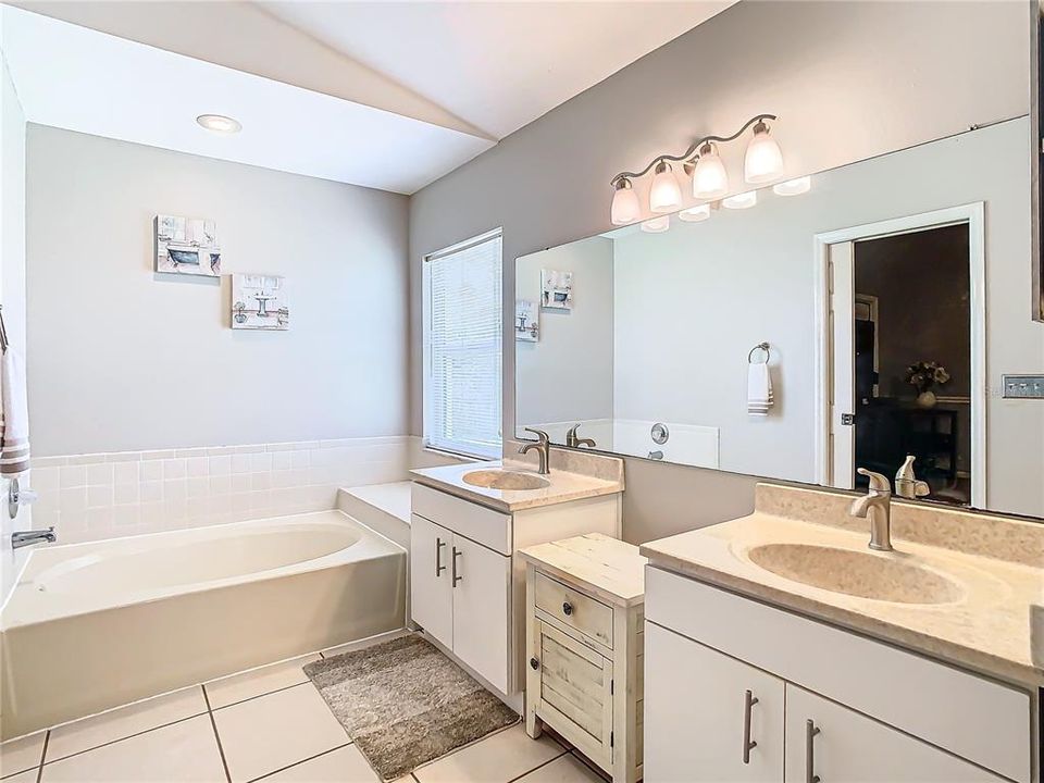 For Sale: $414,900 (3 beds, 2 baths, 1858 Square Feet)