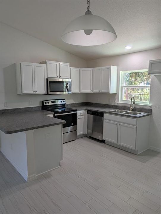 For Sale: $219,900 (3 beds, 2 baths, 1003 Square Feet)