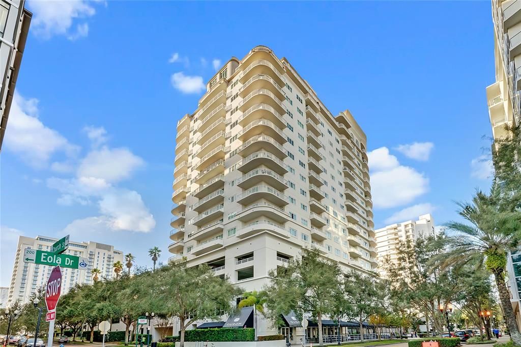 For Sale: $499,000 (1 beds, 2 baths, 1400 Square Feet)