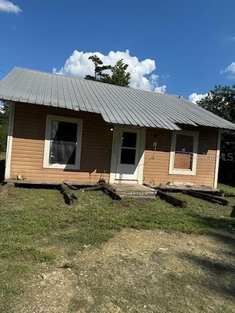 For Sale: $115,000 (3 beds, 1 baths, 976 Square Feet)