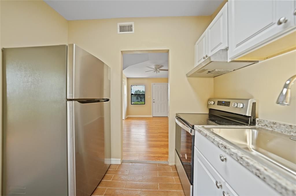 For Sale: $225,000 (2 beds, 1 baths, 1084 Square Feet)