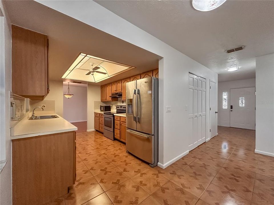 Kitchen / hallway