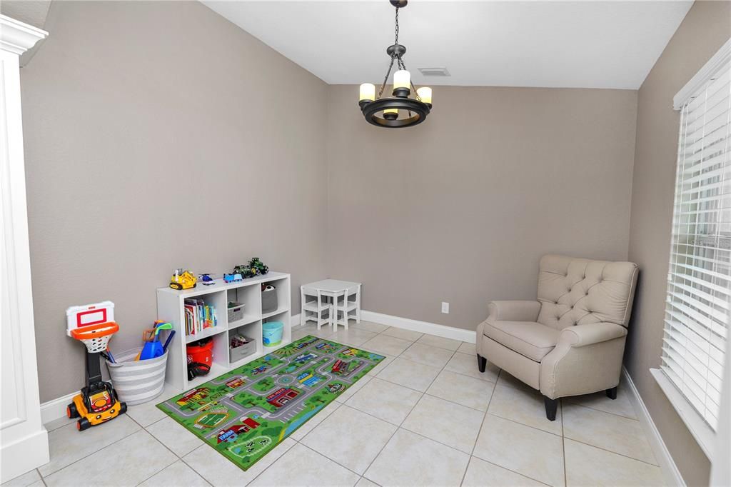 For Sale: $398,500 (3 beds, 2 baths, 1824 Square Feet)