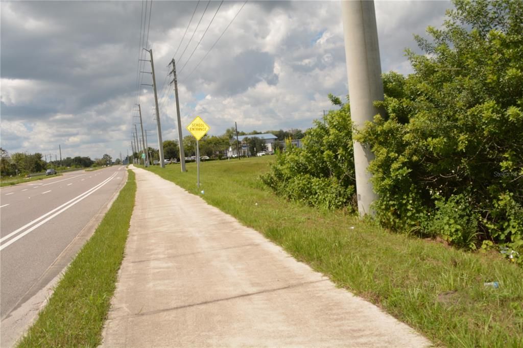 Very busy highway great for new business