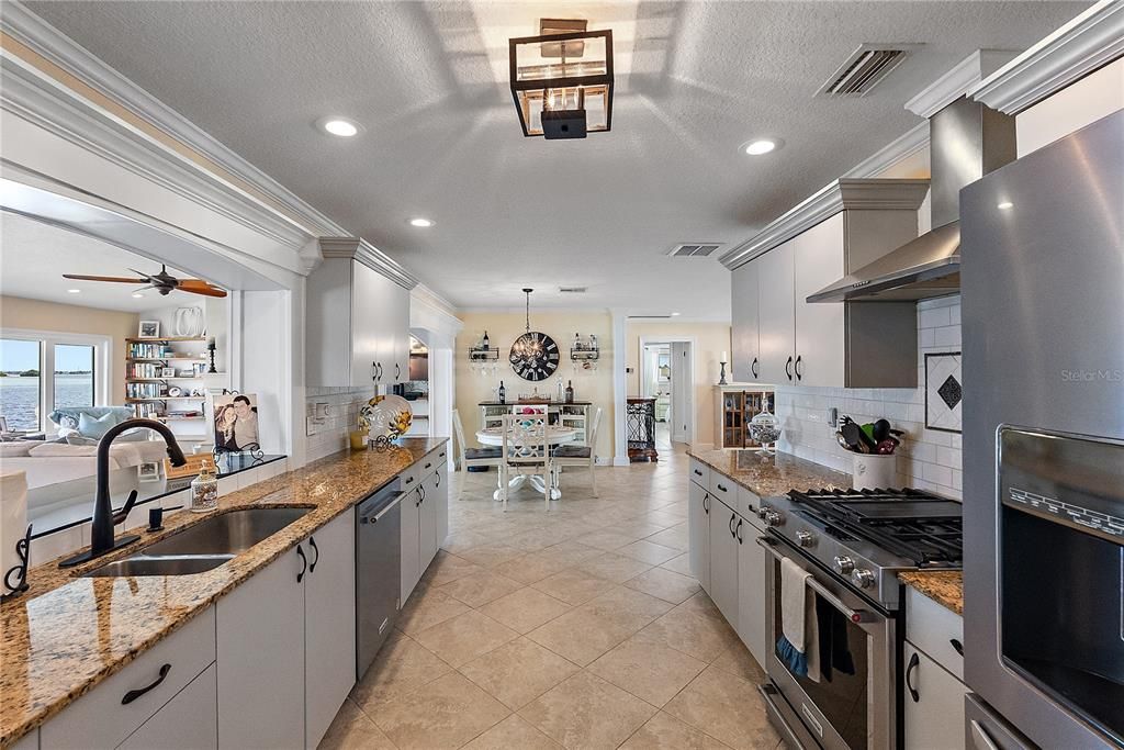 Kitchen w/Gourmet Gas Stove