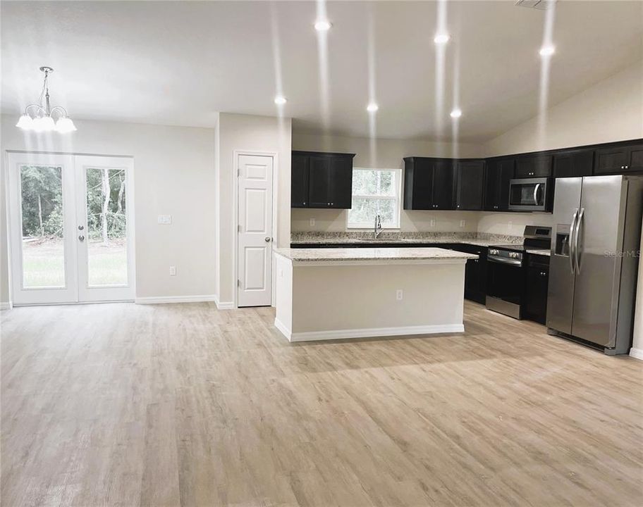 For Sale: $359,900 (3 beds, 2 baths, 1558 Square Feet)