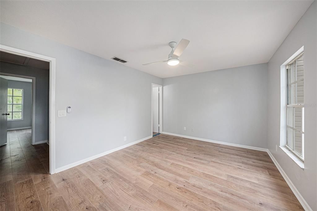 For Sale: $275,000 (2 beds, 2 baths, 1216 Square Feet)