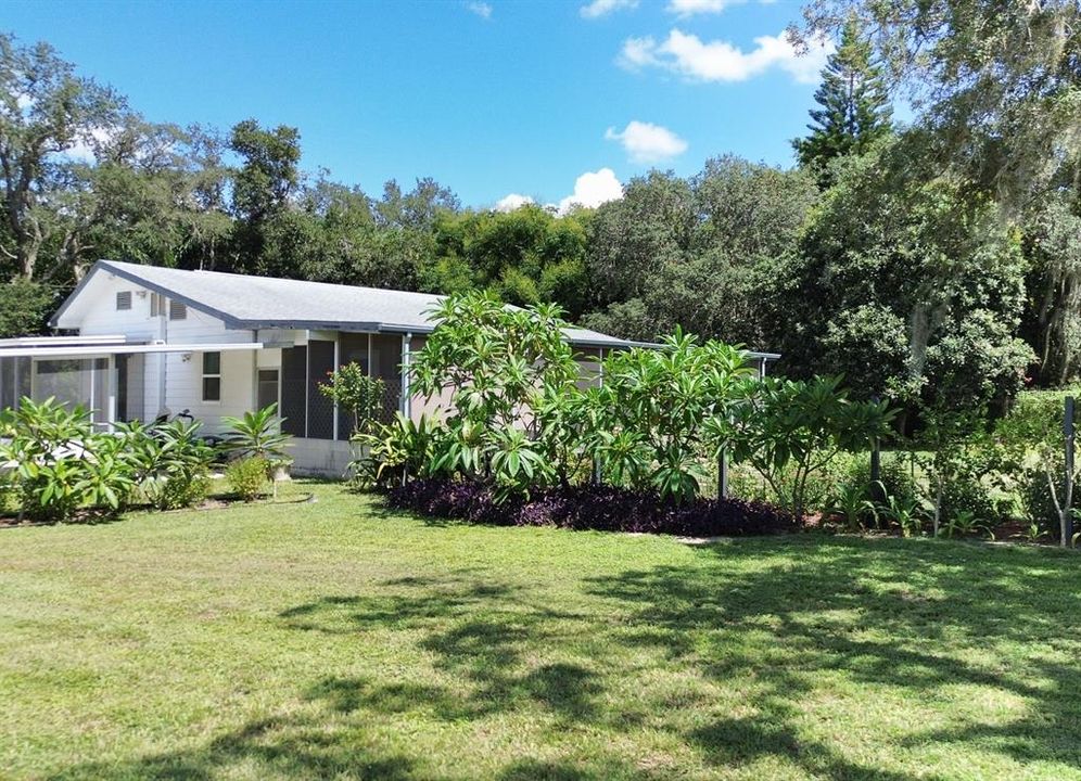 For Sale: $275,000 (3 beds, 2 baths, 2023 Square Feet)