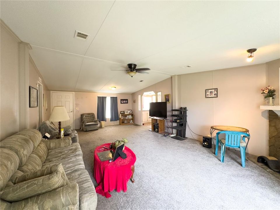 For Sale: $175,000 (3 beds, 2 baths, 1786 Square Feet)