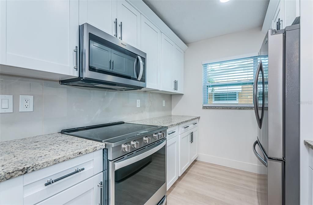 For Sale: $399,000 (2 beds, 1 baths, 846 Square Feet)