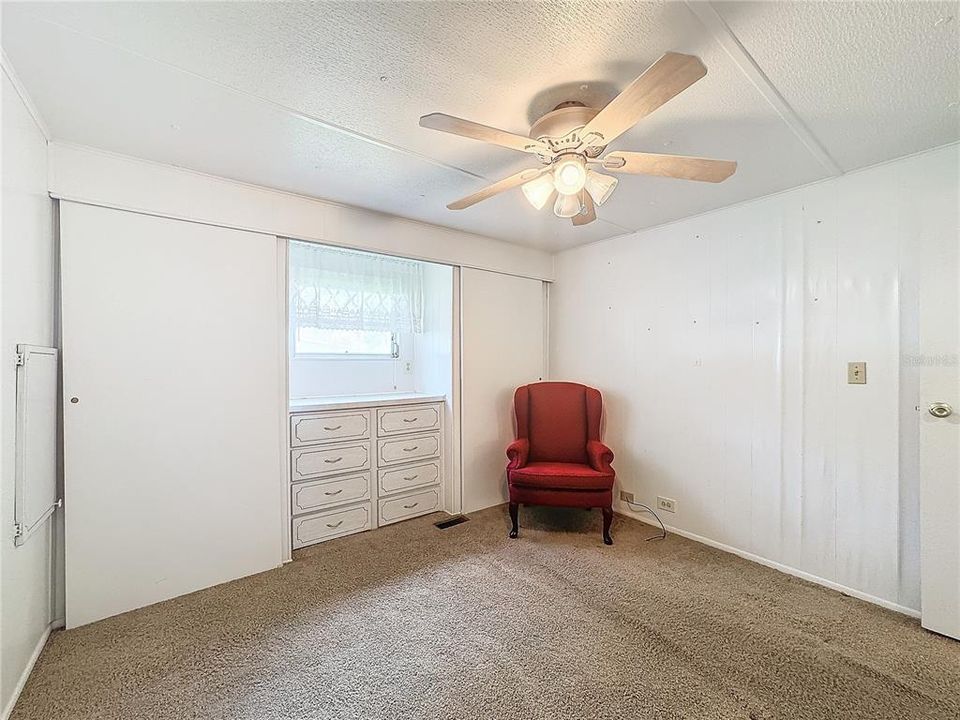 For Sale: $139,000 (2 beds, 2 baths, 1296 Square Feet)