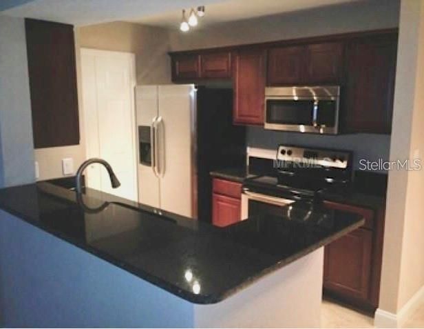 For Rent: $1,500 (2 beds, 1 baths, 810 Square Feet)