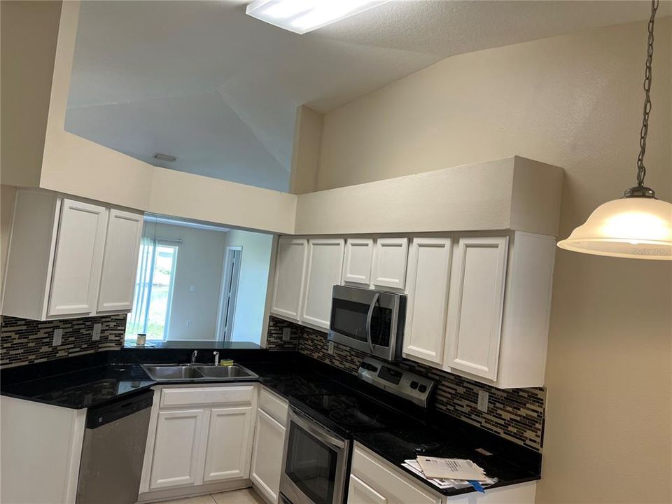 For Rent: $2,300 (4 beds, 2 baths, 1514 Square Feet)