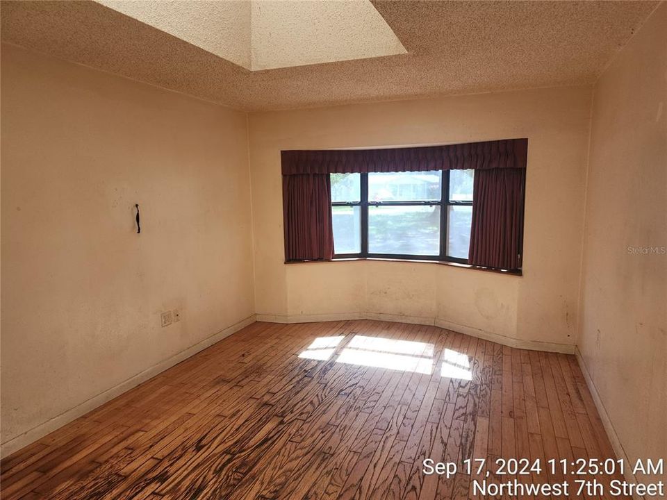 For Sale: $176,800 (3 beds, 1 baths, 1260 Square Feet)