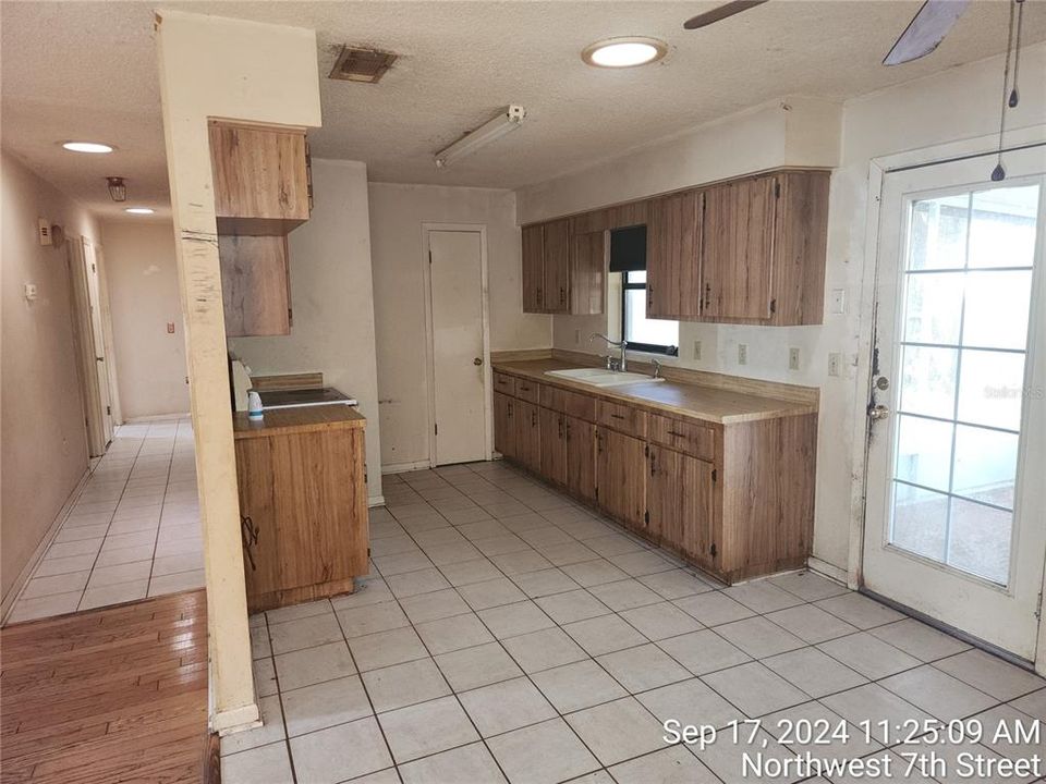 For Sale: $176,800 (3 beds, 1 baths, 1260 Square Feet)